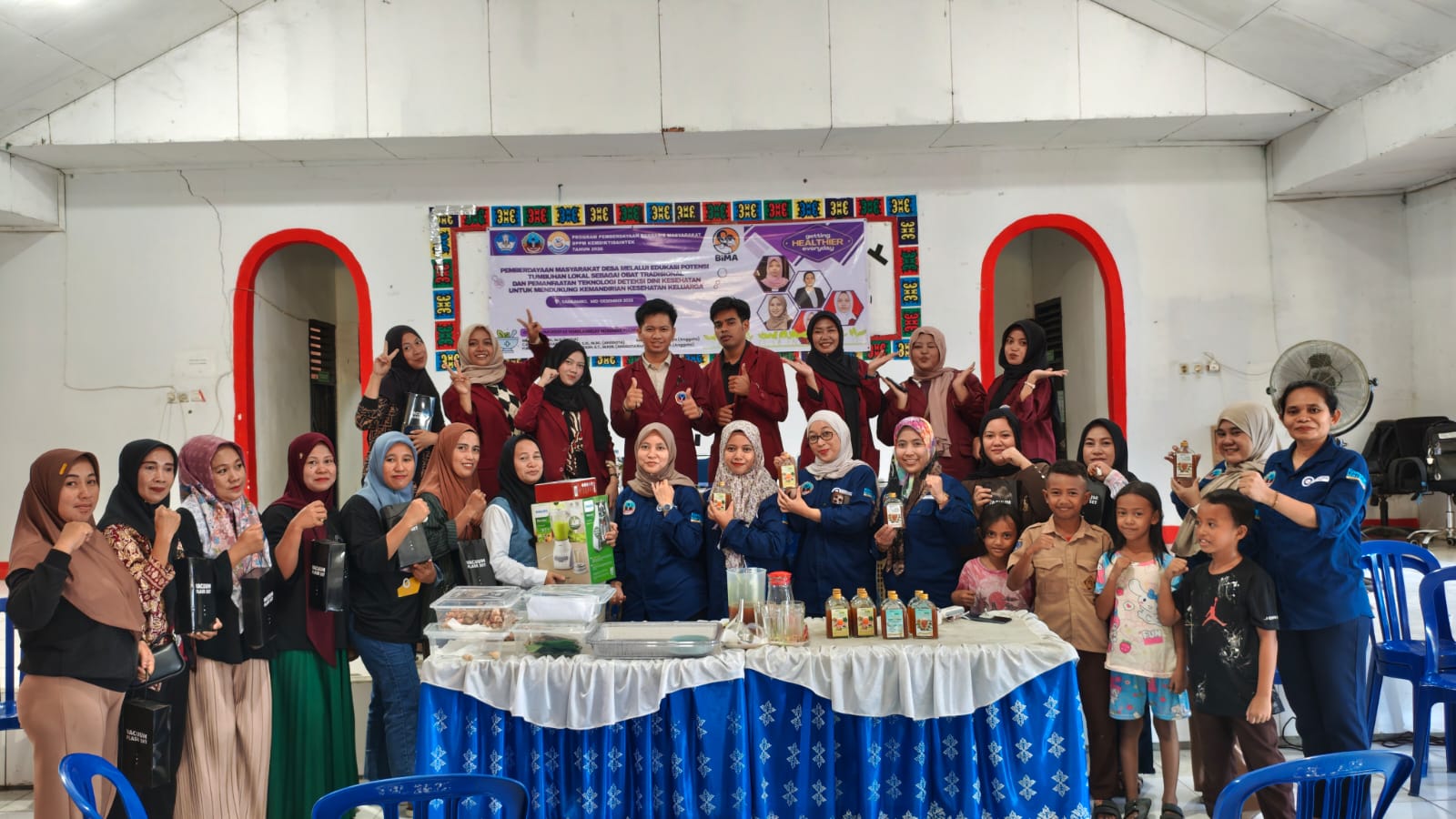 Dosen dan Mahasiswa USN Kolaka Gelar Edukasi Tanaman Obat Lokal bagi Kader Posyandu Sabilambo